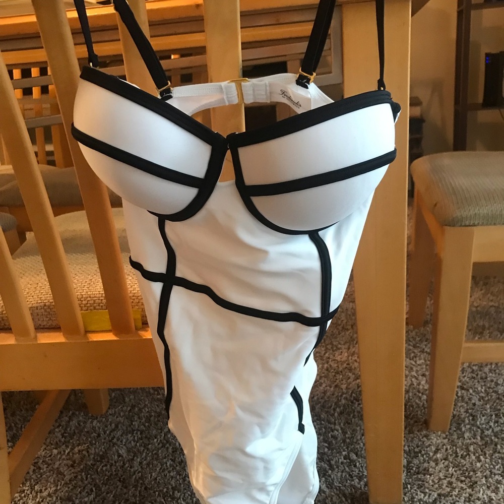 Cute one piece swimsuit size Small Fredericks of Hollywood